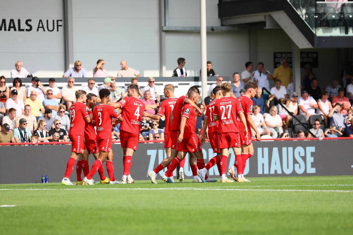 21Auswärtssieg beim SC Verl SSV Jahn Regensburg 21Auswärtssieg beim SC Verl SSV Jahn Regensburg